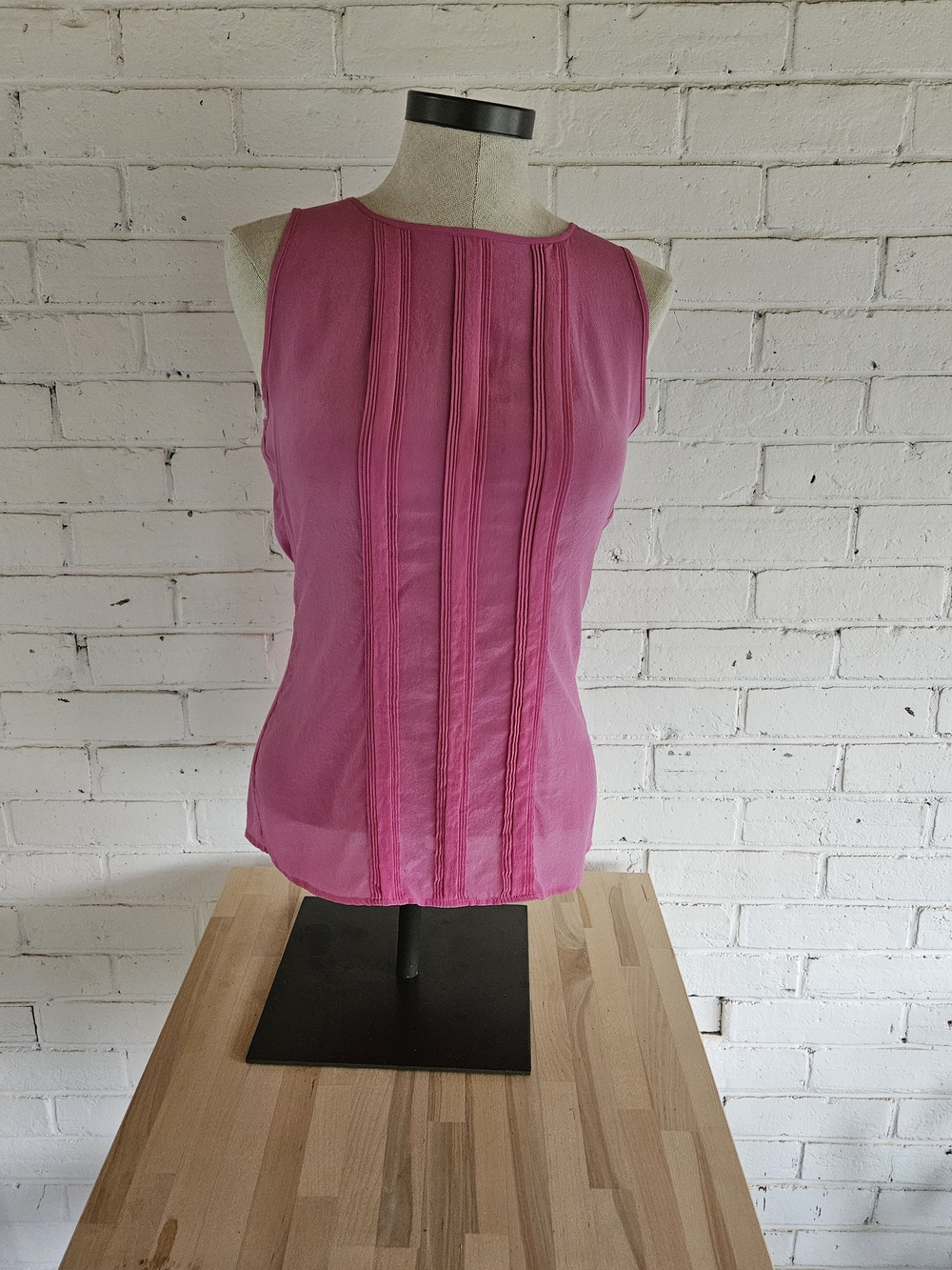 Vintage Banana Republic Pink 100% Silk Pintuck Sleeveless Blouse